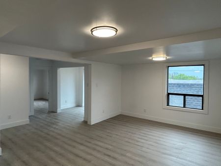 For Lease - 306 King Street Unit# Upper, Oshawa, Ontario - Photo 3