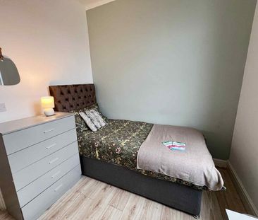 Room in a Shared House, Esmond Street, L6 - Photo 5