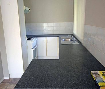 Tidy 2 bedroom unit in quiet area - Photo 6