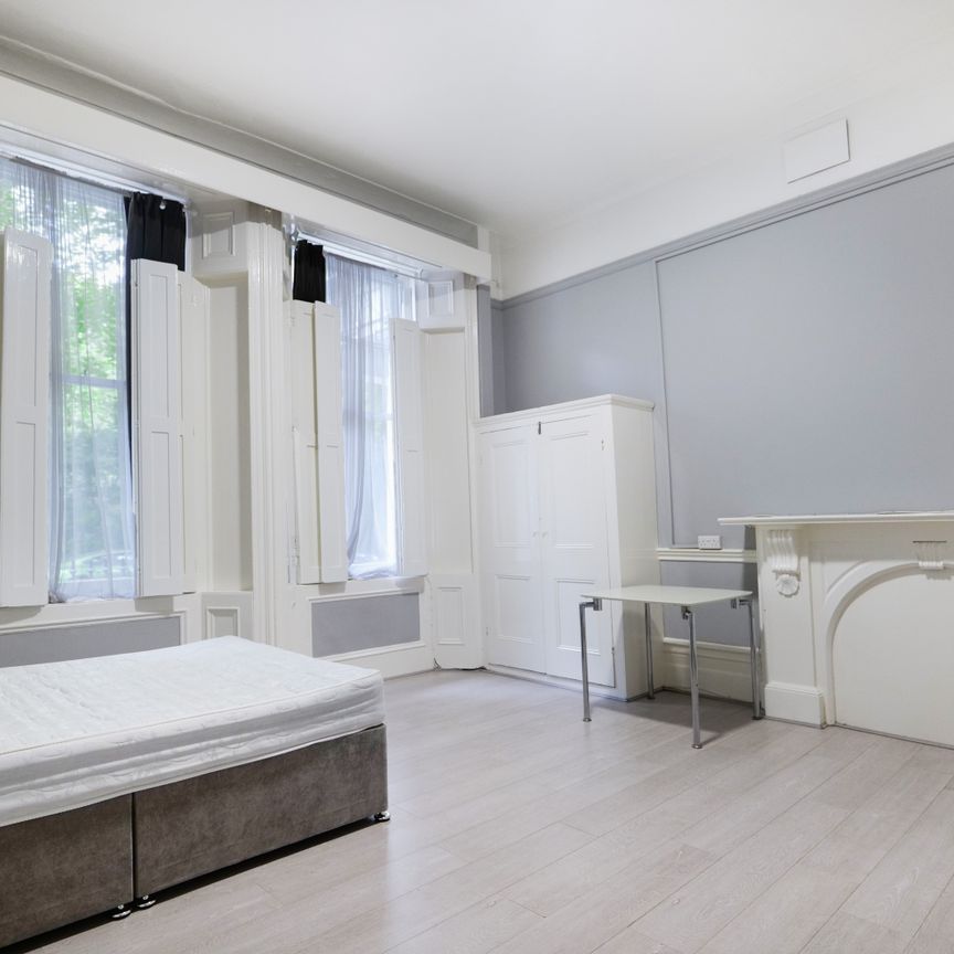 BILLS INCLUDED - Bright and Spacious Studio Apartment in Courtfield Gardens, London SW5 - Photo 1