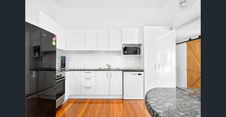 Spacious Family Home in a Quiet Corner Position - Photo 4