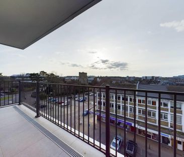 The Broadway, Crawley - Photo 3