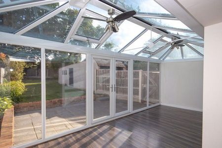 4 bedroom semi-detached bungalow to rent - Photo 2