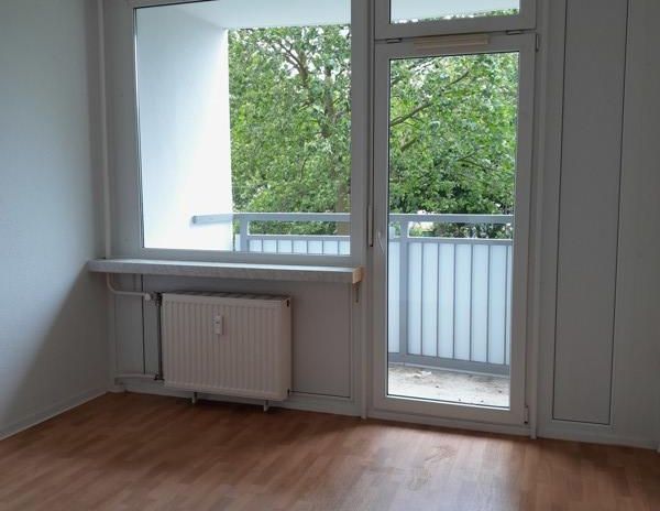 Wir sanieren für Sie: Familienfreundliche 3-Zimmerwohnung mit Balkon und Aufzug! - Photo 1