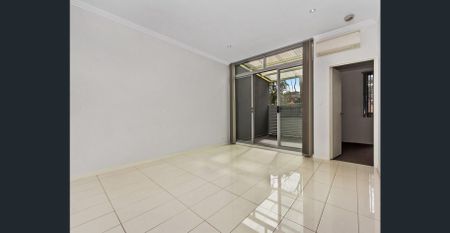 Immaculate 3-bedroom for rent! - Photo 2