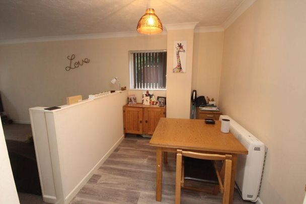 3 bedroom end of terrace house to rent - Photo 1