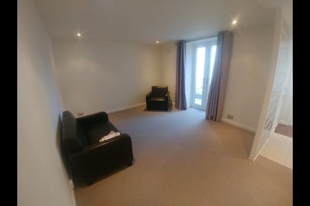 1 Bed Flat, Wandsworth Road, SW8 - Photo 2