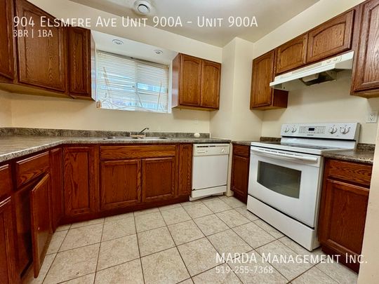 SPACIOUS 3BEDROOM/1BATH UNIT WITH LARGE LIVING AREAS+ HYDRO&GAS - Photo 1