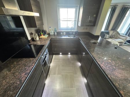2 bedroom flat to rent - Photo 5