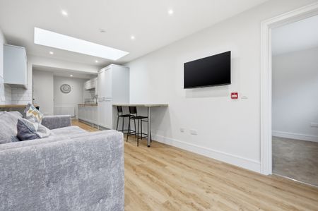 One-Bedroom House share - Photo 2