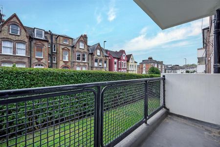 3 bedroom flat to rent - Photo 5