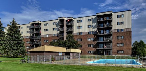 GRAND 3 ½ - ENTIÈREMENT RÉNOVÉ, 1165 $/MOIS TOUT COMPRIS! A PARTIR DE OCTOBRE OU NOVEMBRE - Photo 2