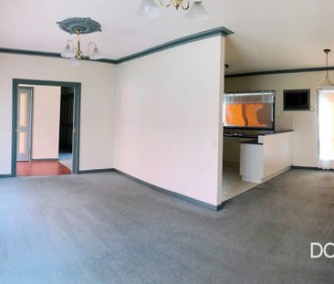 Idyllically Situated Kennington Home - Photo 4