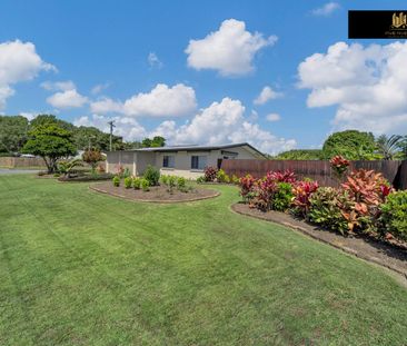 Beautifully Renovated Home in Holloways Beach! - Photo 3