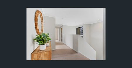 Beautiful 4-Bedroom Family Home - Modern Living - Photo 3