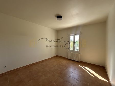 NÎMES – SECTEUR TERRES DE ROUVIÈRE / ROUTE D’UZÈS – MAISON A LOUER P4 134 M² AVEC JARDIN - Photo 4