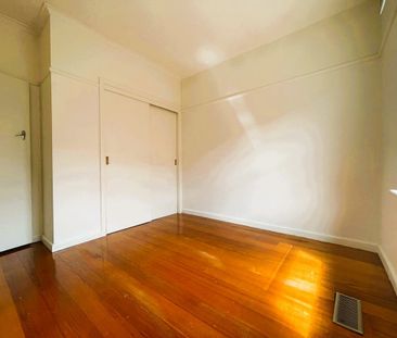 34 Medfield Avenue, Avondale Heights VIC 3034 - Photo 6