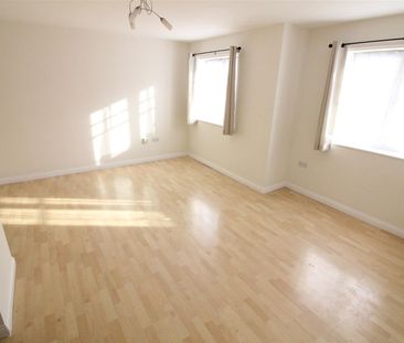 Warwick Road, West Drayton - Photo 1