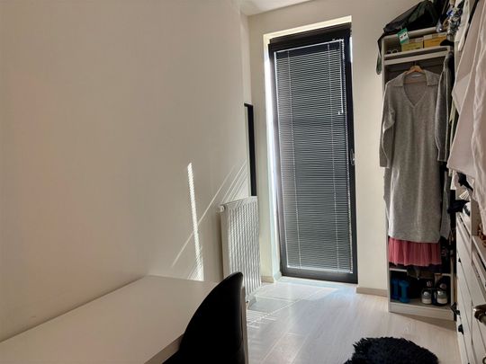 Ruim gelijkvloers appartement te huur - Photo 1