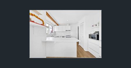 Spacious 3 Bed room Family Home! - Photo 4