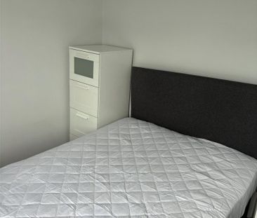 4 bedroom semi-detached house to rent - Photo 5