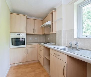 1 bedroom retirement property to rent - Photo 4