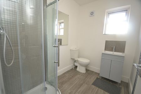 2 bed Flat for Rent - Photo 3