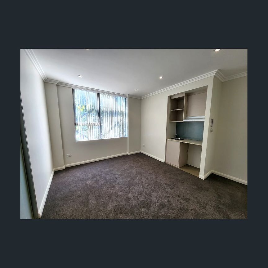 STUDIO APARTMENT WITH PEACEFUL ASPECT - Photo 1