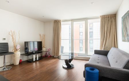 1 Bed Flat, The Oxygen, E16 - Photo 3
