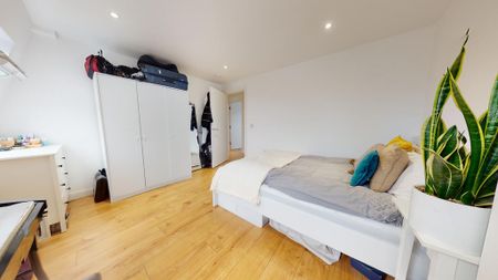 3 bedroom flat to rent - Photo 3