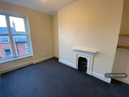 3 bedroom flat to rent - Photo 2