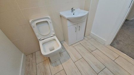 3 bedroom end of terrace house to rent - Photo 5