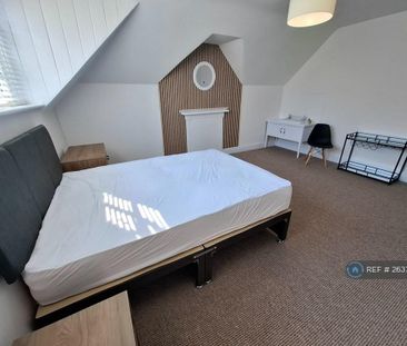 1 bedroom in a flat share to rent - Photo 2