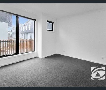 TOWNHOUSE IN HEART OF PAKENHAM - Photo 4