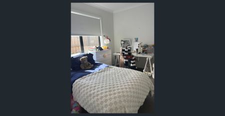 Contemporary Coastal Living in a Near-New Torquay Townhouse - Photo 4