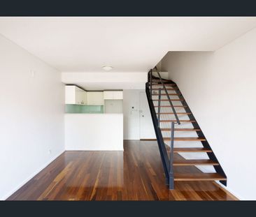 Peaceful one-bedroom loft-style apartment - Photo 1