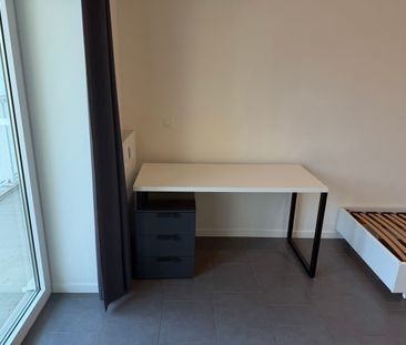 Gemeubelde studio met terras op vlot bereikbare locatie - Photo 2