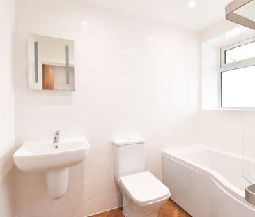 Araby Corner, Shepperton, TW17 - Photo 3