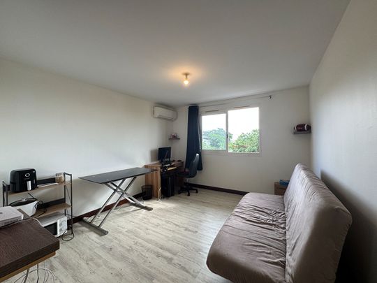 A LOUER - Sainte-Clotilde - Studio nu avec vue mer et une place de stationnement - Photo 1