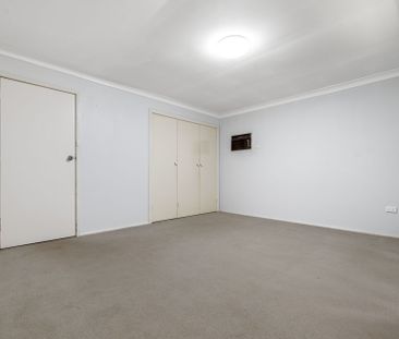 Comfortable Family Home with Pool and Plenty of Space - Photo 5