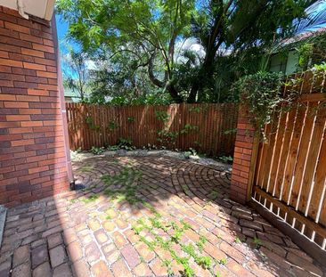 2 Bedroom unit in Auchenflower - Photo 6