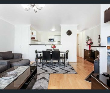 Spacious split level penthouse apartment in Kogarah CBD - Photo 3