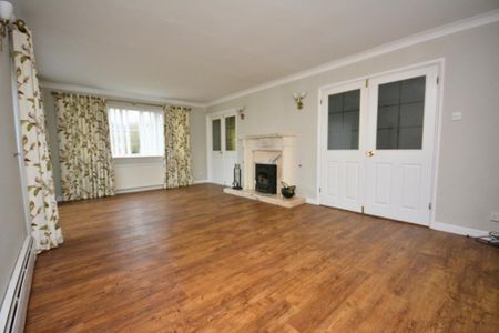 5 bedroom detached house to rent - Photo 2