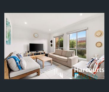 Modern Living in Lalor - Photo 1