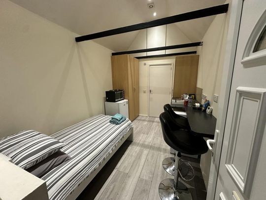 Studio to rent - Photo 1