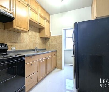 Spacious 2 Bed + Den, 1.5 Bath Townhouse in Downtown Windsor - Photo 5