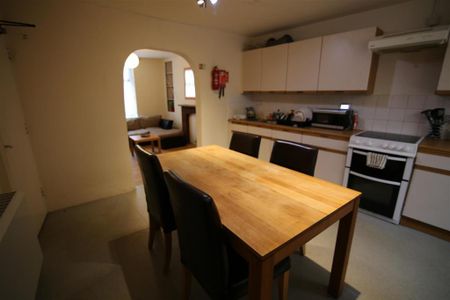 1 bedroom in a house share to rent - Photo 4