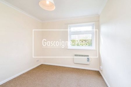 Tadley, RG26 - Photo 2