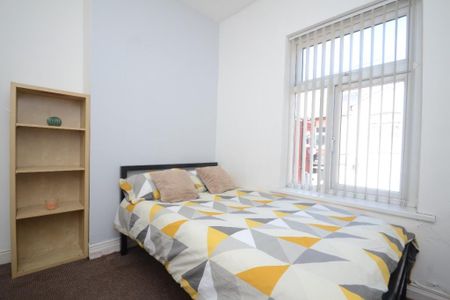 4 bedroom terraced house to rent - Photo 4
