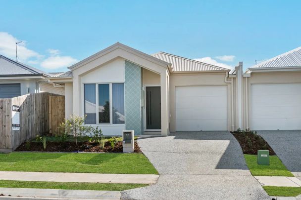 “Modern Family Home in Prime Location” - Photo 1
